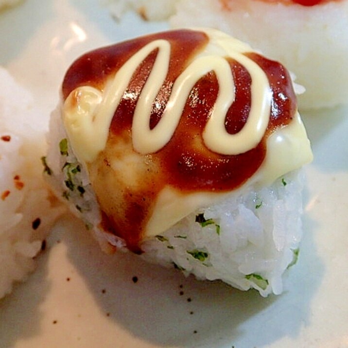 お好み/マヨで　チーズＯＮ青のり入り焼きおにぎり